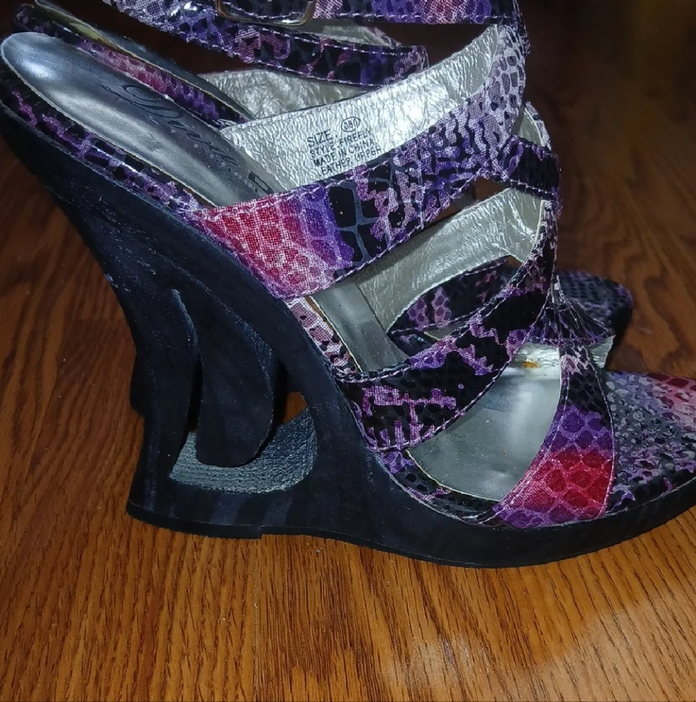 Women's Strappy‎ Sandals - Multicolor